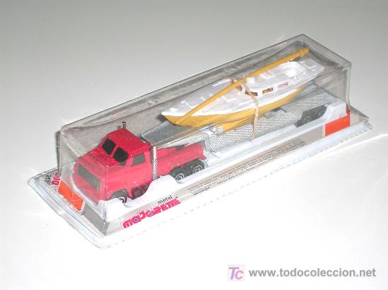 Coches a escala: Cami&oacute;n con velero n&ordm; 365, metal esc. aprox. 1/100, Majorette a&ntilde;os 80.