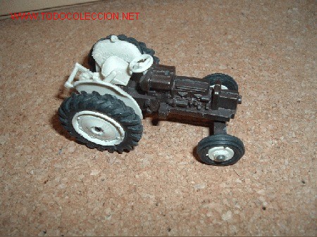 Coches a escala: TRACTOR,MADE IN ENGLAND.(MATERIAL DE PLASTICO COMBINADO CON METAL) - Foto 1