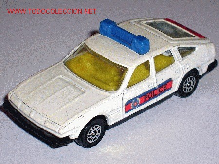 Coches a escala: Rover 3500 polic&iacute;a, fabricado en metal por la casa Corgitoys, esc. aprox. 1/60, a&ntilde;os 80.