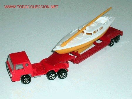 Coches a escala: Cami&oacute;n Bernard con velero, fabricado por la casa Majorette, esc. 1/100, a&ntilde;os 70-80.