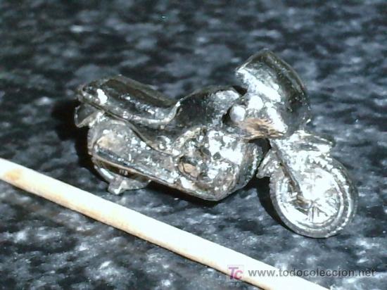 Coches a escala: ANTIGUA MOTO EN MINIATURA DE METAL,TIPO PREMIUM,DUNKIN,PHOSKITOS,BIMBO,ETC,IDEAL COLECCIONISTAS*
