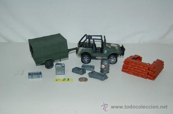 Coches a escala: VEHICULO MILITAR CON REMOLQUE Y ACCESORIOS - SIN USO -