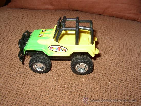 Coches a escala: Jeep de pl&aacute;stico - Foto 1