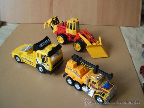 Coches a escala: excavadora de maisto,camion de dickie,camion sin marca.escala 1:43 aprox