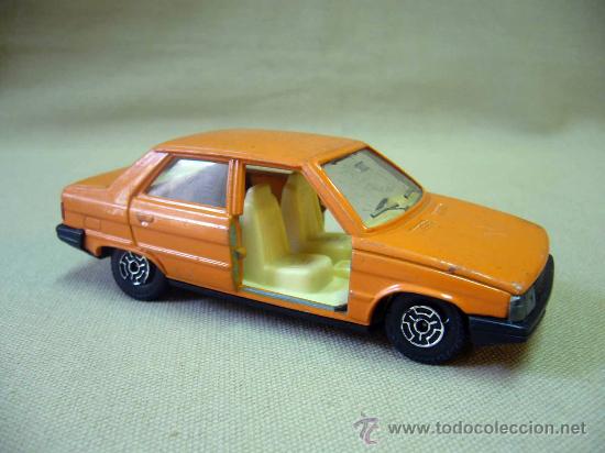 Coches a escala: COCHE, METAL, GUISVAL, RENAULT 9, ESCALA 1:33, LE FALTAN LAS DOS PUERTAS