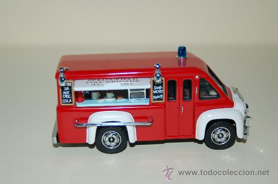 Coches a escala: CAMION DE BOMBEROS MATCHBOX - DODGE ROUTE VAN - Foto 2