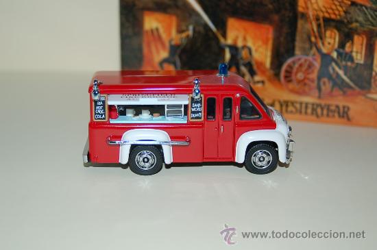 Coches a escala: CAMION DE BOMBEROS MATCHBOX - DODGE ROUTE VAN - Foto 3