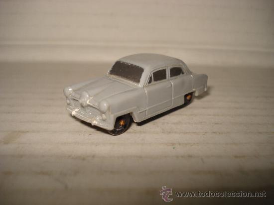 Coches a escala: Antiguo Coche FORD TAUNUS 12M en Escala 1/86 de MARKLIN .