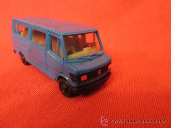 Coches a escala: Furg&oacute;n Mercedes 207 D escala 1/87