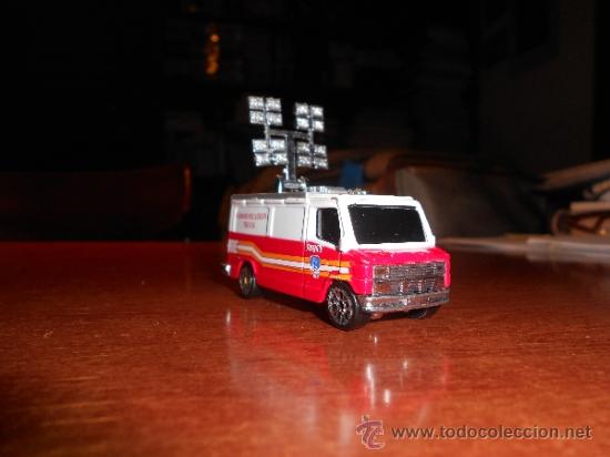 Coches a escala: COCHE MET&Aacute;LICO: FURGONETA COMUNICATION TRUCK (MARCA REALTOY)