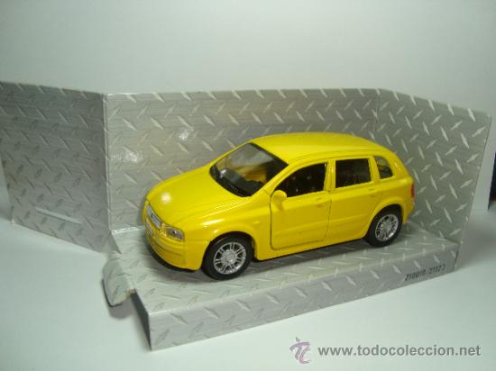 Coches a escala: FIAT STILO 5 PUERTAS MAISTO 1,38 NUEVO EN SU CAJA