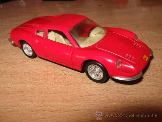 Coches a escala: JUGUETES COCHES MINIATURAS - COCHE A ESCALA 1:36 MAISTO FERRARI 246 DINO