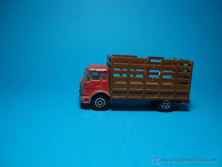 Coches a escala: ANTIGUO CAMION GANADERO MERCEDES BENZ DE MAJORETTE 1,64