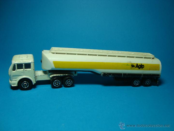 Coches a escala: CAMION TRAILER MERCEDES CISTERNA AGIP DE MAJORETTE 1,64