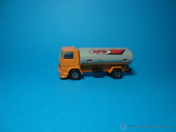 Coches a escala: ANTIGUO FORD CARGO CISTERNA DE MAJORETTE 1,64