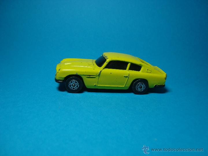 Auto in scala: ANTIGUO ASTON MARTIN DB6 DE CORGI JUNIORS 1,64