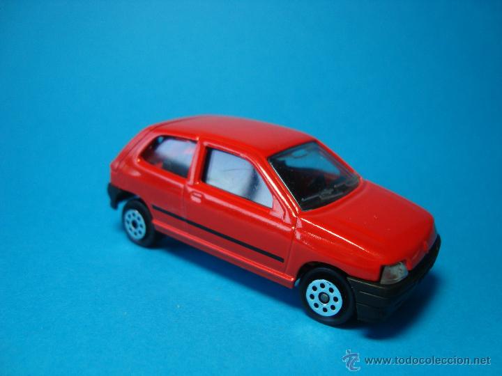 Coches a escala: RENAULT CLIO DE MAJORETTE 1,64.MUY BUENO