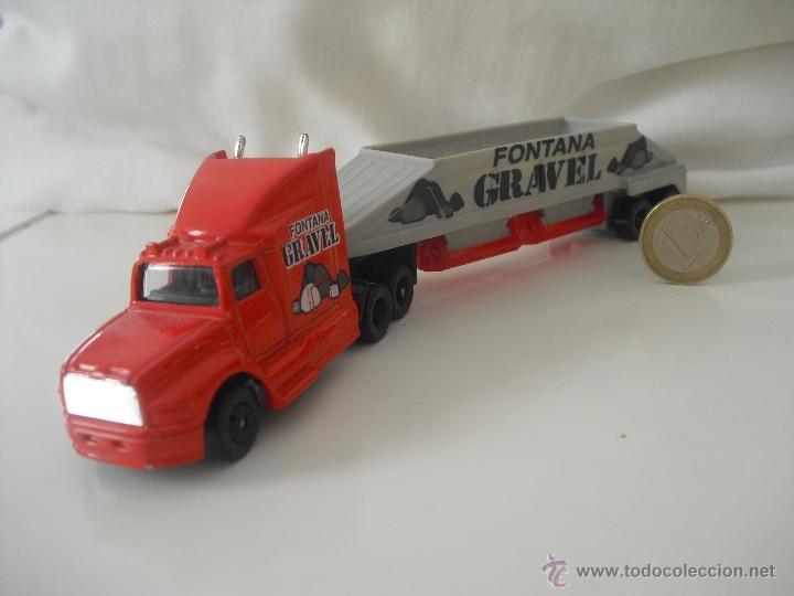 Coches a escala: MAISTO - Cami&oacute;n para grava.FONTANA GRAVEL TRACTOR TRAILER