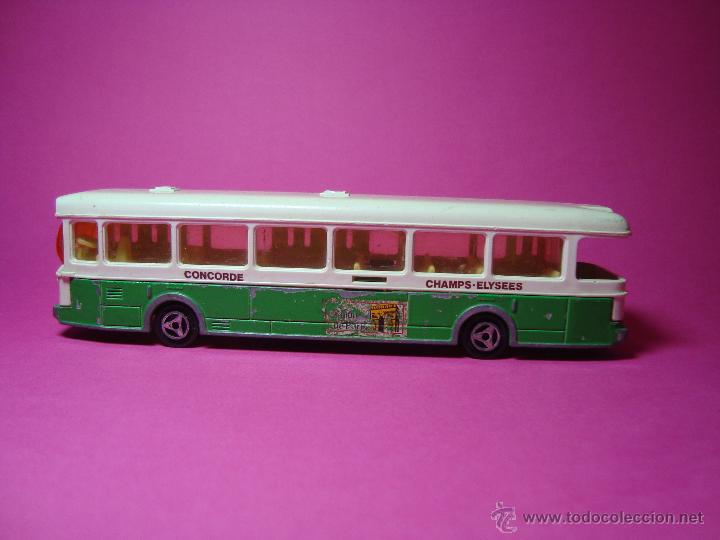 Coches a escala: AUTOBUS PARISIEN SAVIEM CONCORDE CAMPOS ELISEOS DE MAJORETTE 1,64 A&Ntilde;O 1979