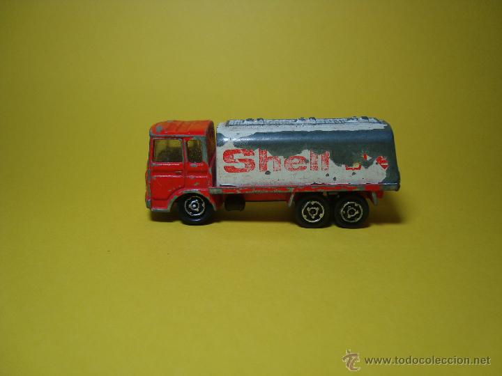 Coches a escala: ANTIGUO CAMION CISTERNA SHELL SAVIEM RENAULT DE MAJORETTE 1,64
