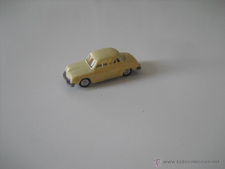 Coches a escala: Coche en miniatura EKO. Renault Dauphine beige, conocido  'Gordini' Fabricado en Espa&ntilde;a. Escala 1:88