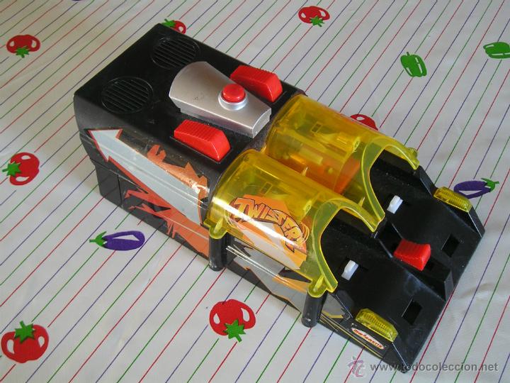 Coches a escala: MAJORETTE TWISTERZ - ACCESORIO PORTA LANZADOR - GIRA CABINA COCHE / SONIDOS & LUCES - FUNCIONA AAx3