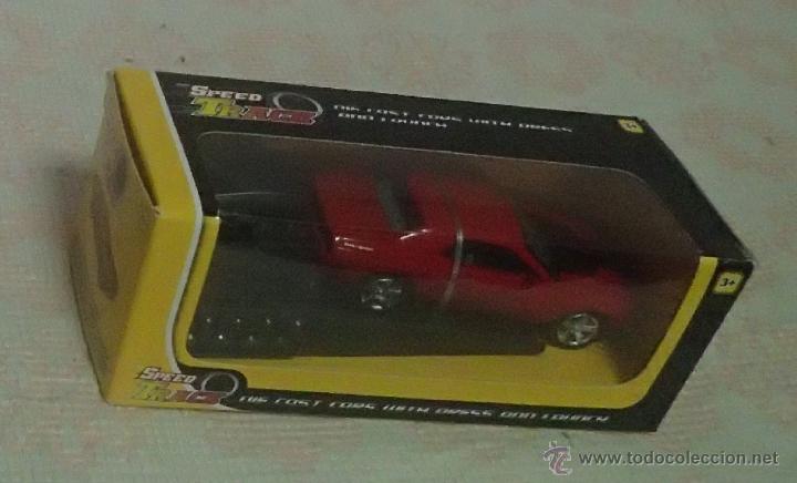 Coches a escala: Coche de metal: Dodge Challenger 2006 - 10 cm de largo. Con lanzador