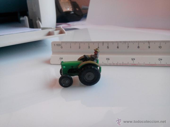 Coches a escala: tractor muy raro de wiking