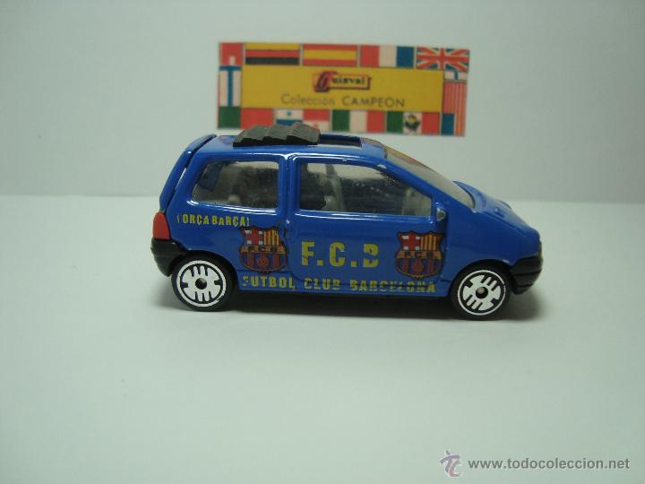 Coches a escala: RENAULT TWINGO HINCHAS CLUB DE FUTBOL BARCELONA DE GUISVAL CAMPEON 1,64