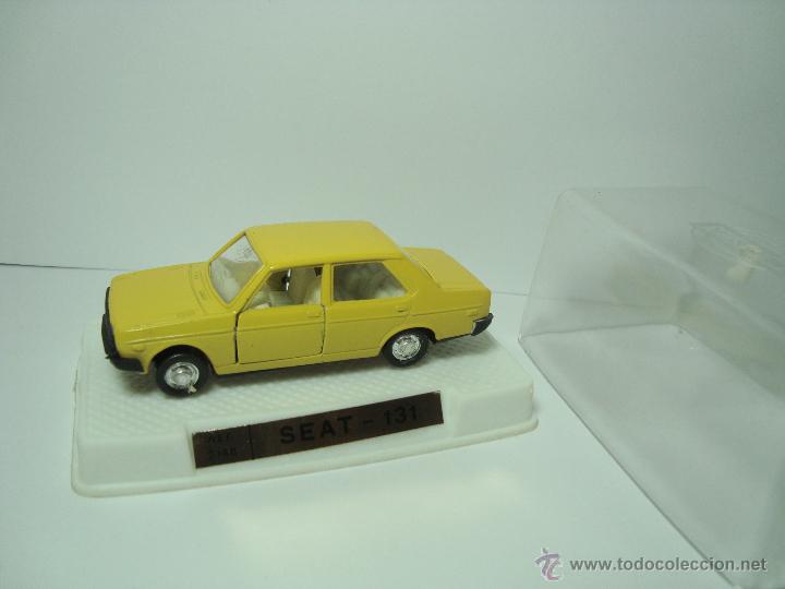 Carros em escala: SEAT 131 L AMARILLO DE LA MARCA MIRA 1,64 NUEVO CON SU CAJA