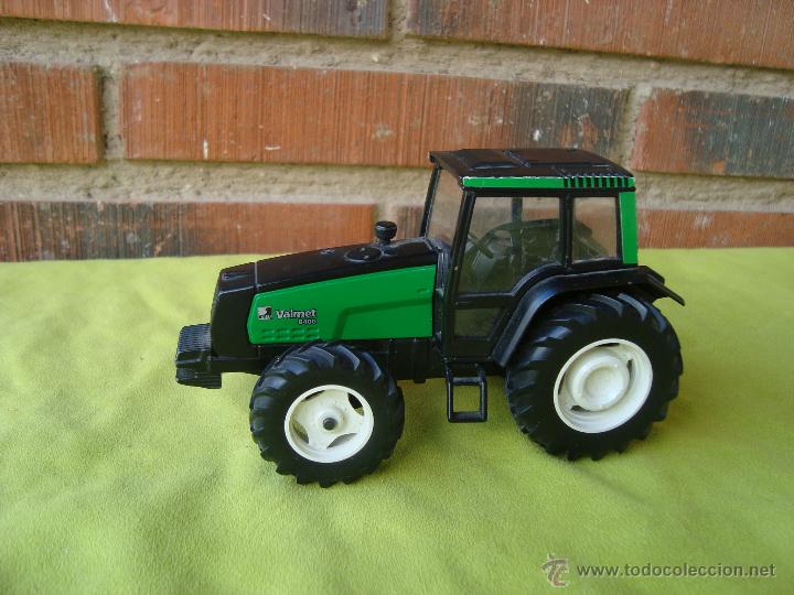 Coches a escala: TRACTOR VALMET VALTRA JOAL 1,35