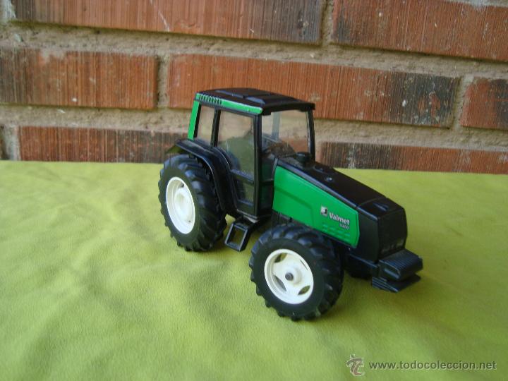 Coches a escala: TRACTOR VALMET VALTRA JOAL 1,35 - Foto 2