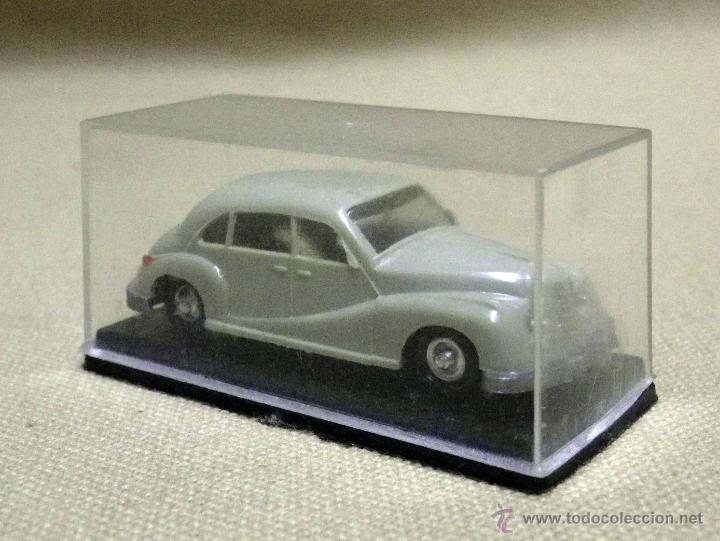 Coches a escala: COCHE DE PLASTICO, BMW 501, EN SU VITRINA, CON DATOS, FABRICADO POR EKO, ESCALA H0