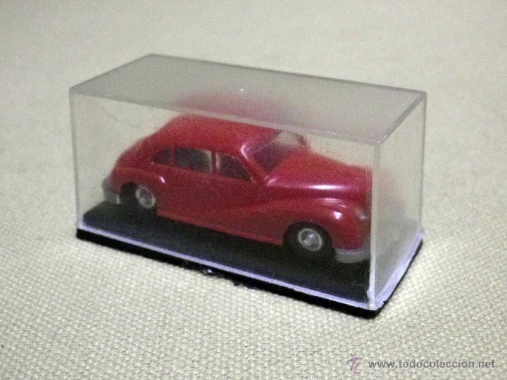 Coches a escala: COCHE DE PLASTICO, BMW 501, EN SU VITRINA, CON DATOS, FABRICADO POR EKO, ESCALA H0