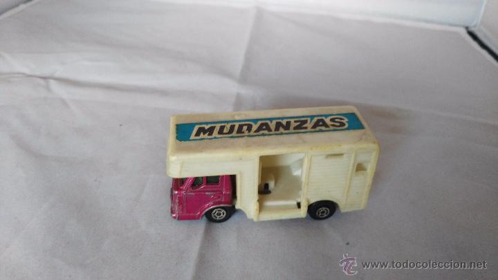 Coches a escala: camion de mudanzas guisval