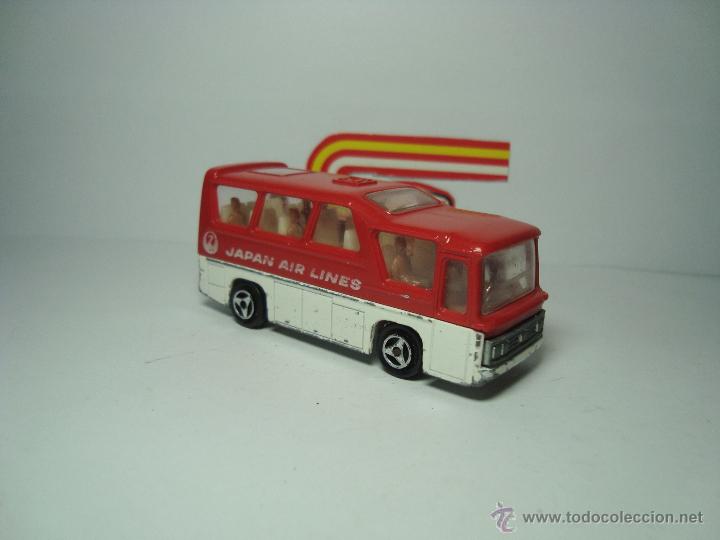 Coches a escala: AUTOBUS MINIBUS CON VIAJEROS AIR JAPAN DE MAJORETTE 1,64