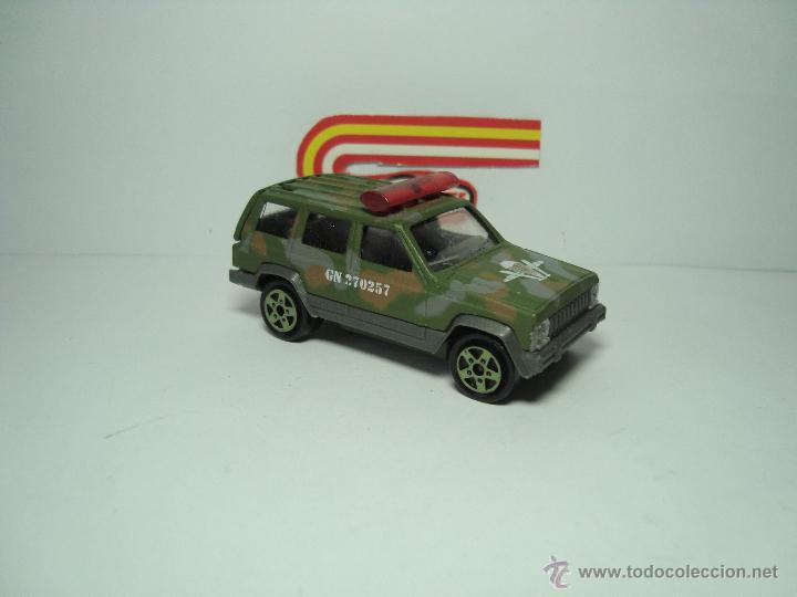 Coches a escala: JEEP CHEROKEE DE MAJORETTE. 1,64