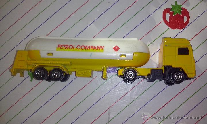 Coches a escala: MAJORETTE serie 300 ech 1/100 - CAMION amarillo VOLVO con remolque cisterna gasolina PETROL COMPANY