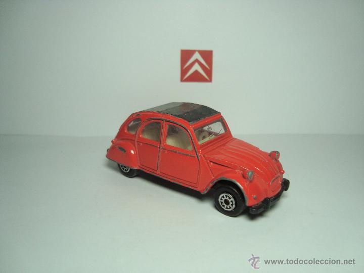 Coches a escala: CITROEN 2 CV DE MC TOY MAISTO ESCALA 1,64