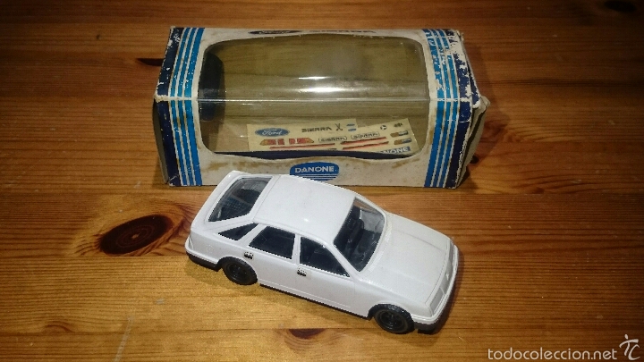 Coches a escala: Ford Sierra de transplastic promo. Yoghurt Danone - Foto 1