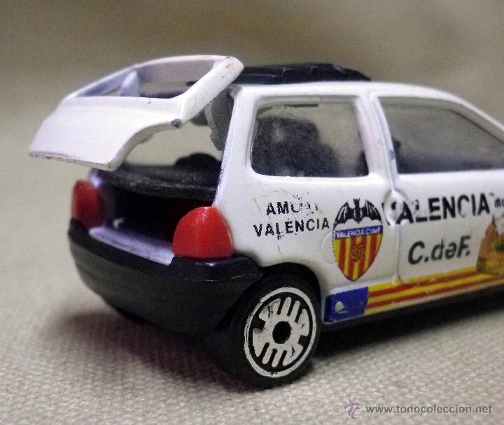 Coches a escala: COCHE METALICO, RENAULT TWINGO VALENCIA CLUB DE FUTBOL, MESTALLA, FABRICADO POR GUISVAL