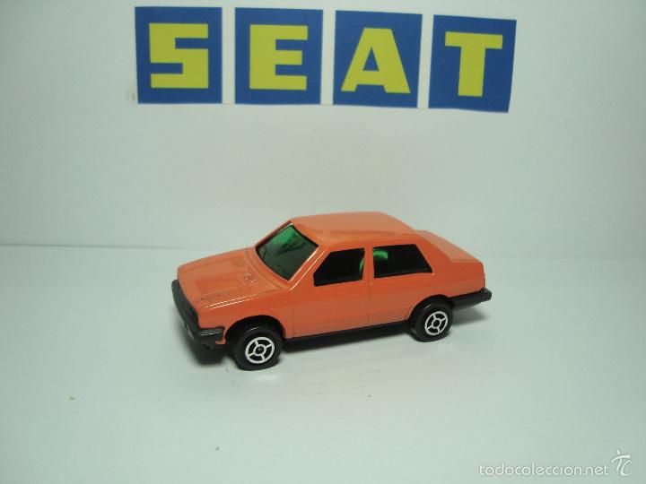 Coches a escala: SEAT MALAGA DE GUISVAL CAMPEON 1,64 MUY BUENO