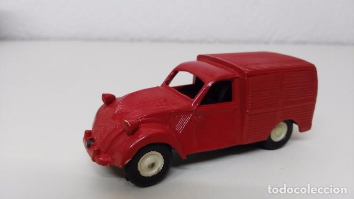 Coches a escala: citroen 2 cv  antiguo