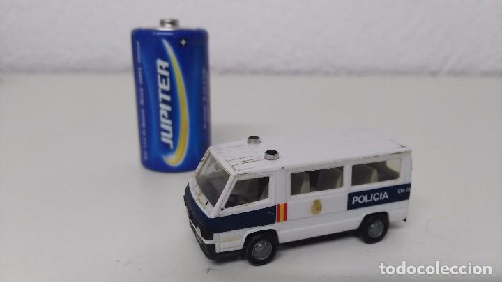 Coches a escala: antigua furgoneta policia nacional  mercedes de herpa