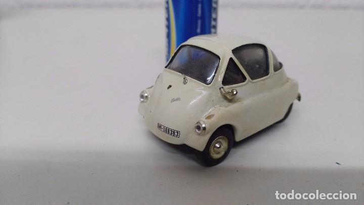 Coches a escala: antiguo coche guisval isetta