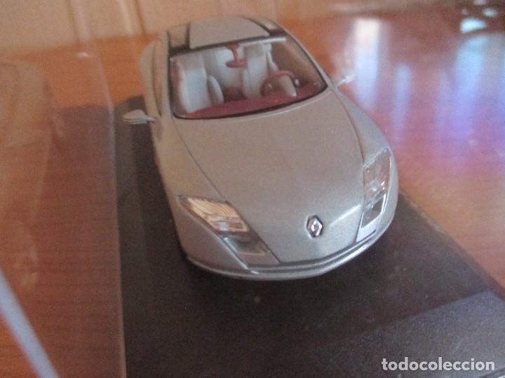 Coches a escala: ALTAYA: COCHE RENAULT FLUENCE - Foto 2