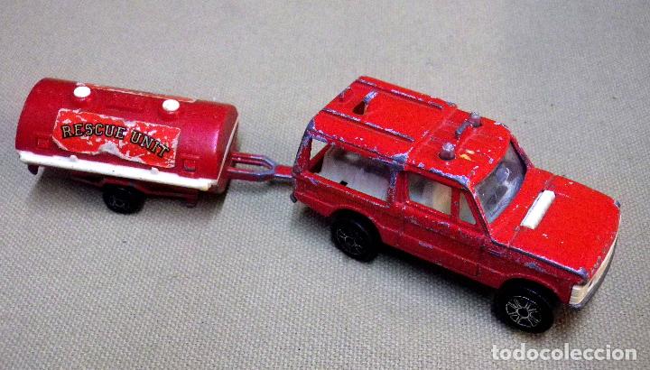 Coches a escala: ANTIGUO RANGE ROVER BOMBEROS, RESCATE, N&ordm; 246 CON TANQUE, FABRICADO POR MAJORETTE, FRANCIA