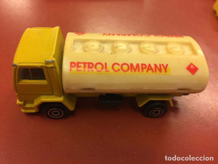 Coches a escala: camion cisterna FORD - con cuba PETROL Co, MAJORETTE Esc. 1:100, metalico y tapa de la cuba plastico