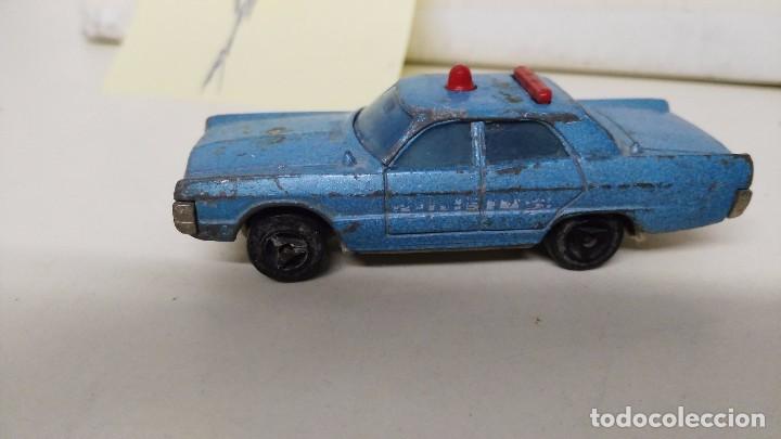 Coches a escala: antiguo coche de majorette policia