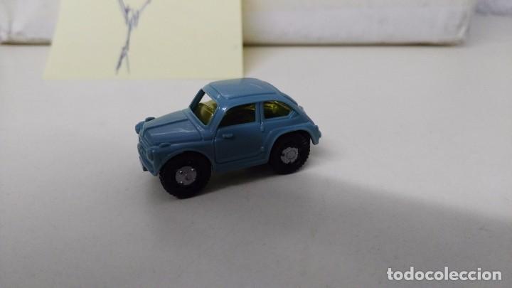 Coches a escala: antiguo coche seat 600 de huevos kinder